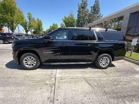 Used 2026 Chevrolet Suburban LT w/ Comfort Package RWD image 6
