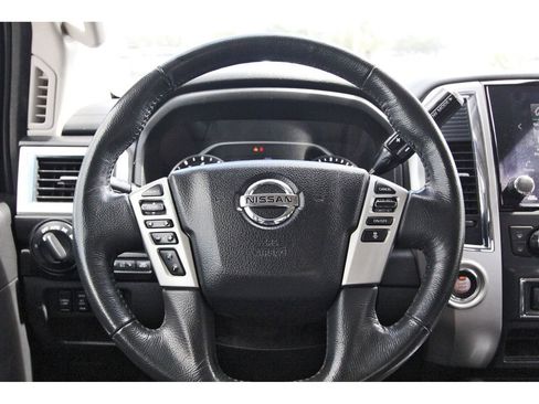 Used 2021 Nissan Titan SV w/ SV Convenience Package RWD image 15