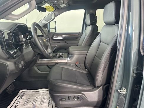 Used 2026 Chevrolet Silverado 2500 LTZ w/ LTZ Convenience Package image 20
