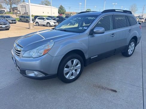 Used 2011 Subaru Outback 2.5i Premium w/ All-Weather Pkg AWD/4WD image 4