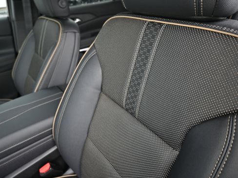 New 2026 Chevrolet Traverse High Country w/ LPO, Floor Liner Package AWD/4WD image 28