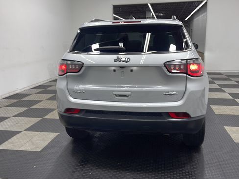 Used 2024 Jeep Compass Latitude AWD/4WD image 17