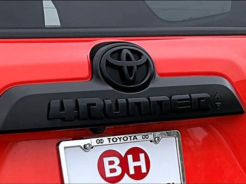 Used 2024 Toyota 4Runner TRD Off-Road Premium w/ Off Road Premium Plus Package AWD/4WD image 30