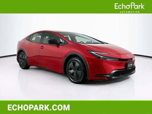 Used 2025 Toyota Prius LE FWD image 1