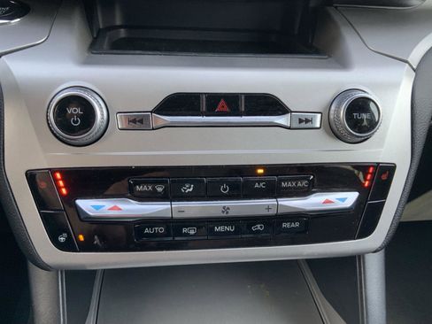 Used 2022 Ford Explorer XLT w/ Equipment Group 202A image 44