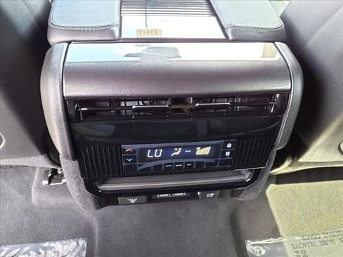 New 2024 Jeep Wagoneer 4WD w/ HD Trailer Tow Package image 9