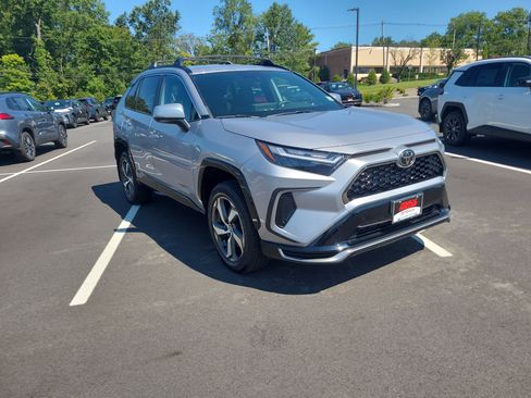 Certified 2025 Toyota RAV4 SE AWD/4WD image 3