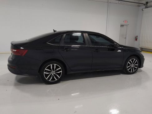 Used 2025 Volkswagen Jetta SE FWD image 10