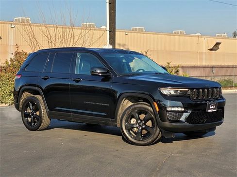 Used 2023 Jeep Grand Cherokee Limited w/ Black Appearance Package image 2