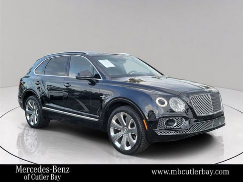 Used 2018 Bentley Bentayga AWD/4WD image 1