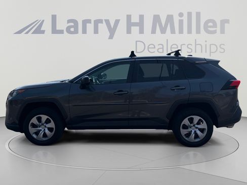 Certified 2022 Toyota RAV4 LE AWD/4WD image 2