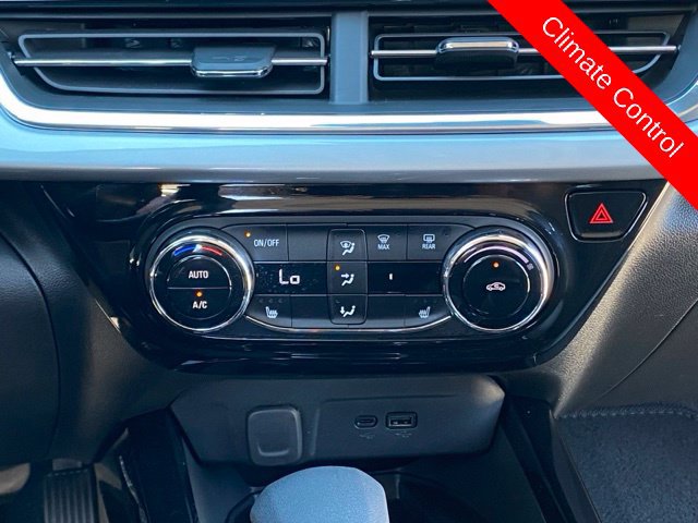 Used 2026 Chevrolet Trax LT w/ Sunroof Package FWD image 30