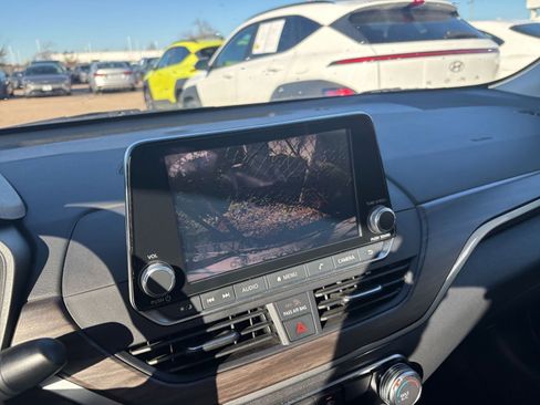 Used 2025 Nissan Altima 2.5 SV image 17