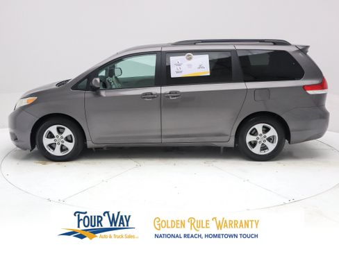 Used 2012 Toyota Sienna LE FWD image 7