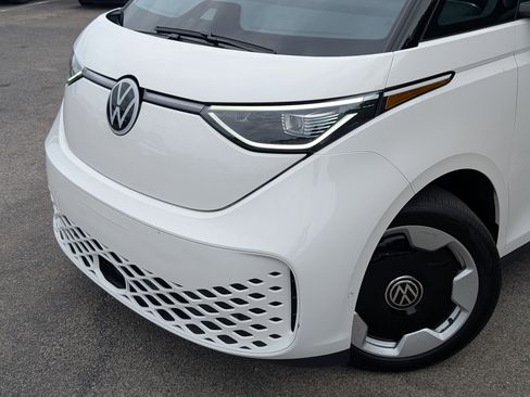 Used 2025 Volkswagen ID. Buzz Pro S Plus RWD image 13