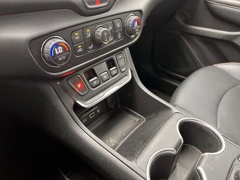 Used 2018 GMC Terrain SLT w/ Preferred Package image 18