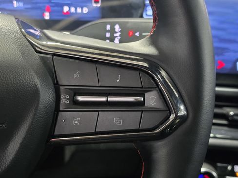 Used 2025 Chevrolet Equinox EV RS w/ Convenience Package II image 33