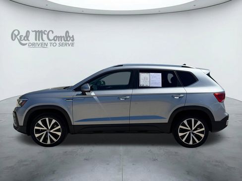 Used 2022 Volkswagen Taos SE image 2