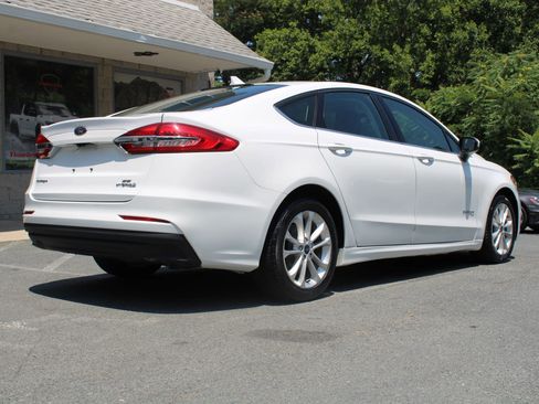 Used 2019 Ford Fusion SE image 6