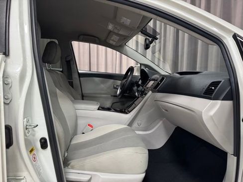 Used 2015 Toyota Venza LE AWD/4WD image 6