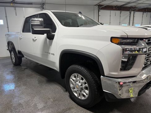 Used 2022 Chevrolet Silverado 2500 LT w/ Fleet Comfort Package AWD/4WD image 3