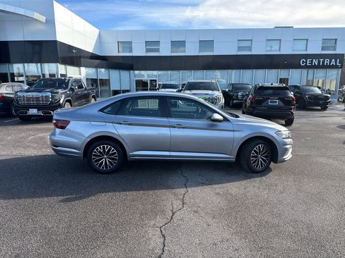 Used 2021 Volkswagen Jetta SE image 8