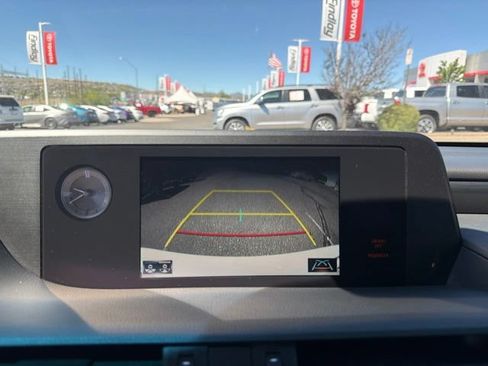 Used 2019 Lexus ES 300h w/ Accessory Package 2 FWD image 19
