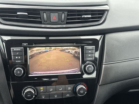 Used 2018 Nissan Rogue S AWD/4WD image 27