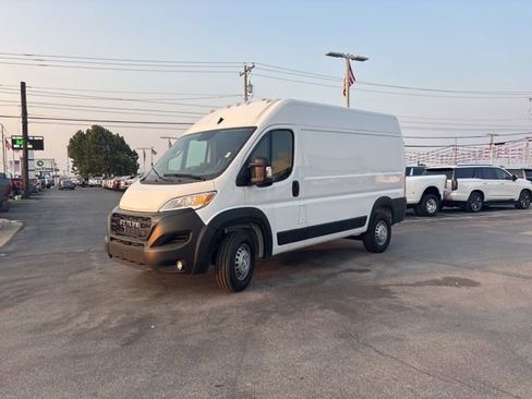 Used 2025 RAM ProMaster 2500 w/ Premium Convenience Group FWD image 9