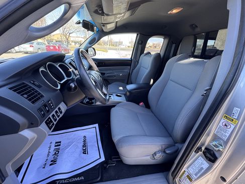 Used 2015 Toyota Tacoma 4x4 Access Cab V6 w/ TRD Off-Road Package image 12