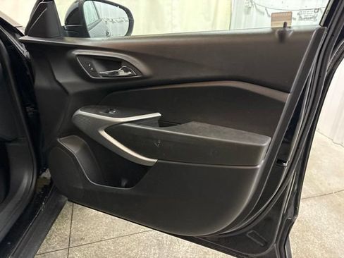 Used 2024 Chevrolet Trax RS FWD image 22