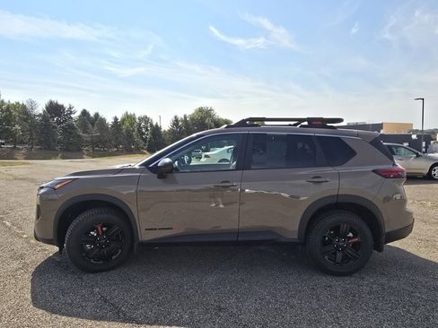 Used 2025 Nissan Rogue SV w/ Rock Creek Premium Package image 11