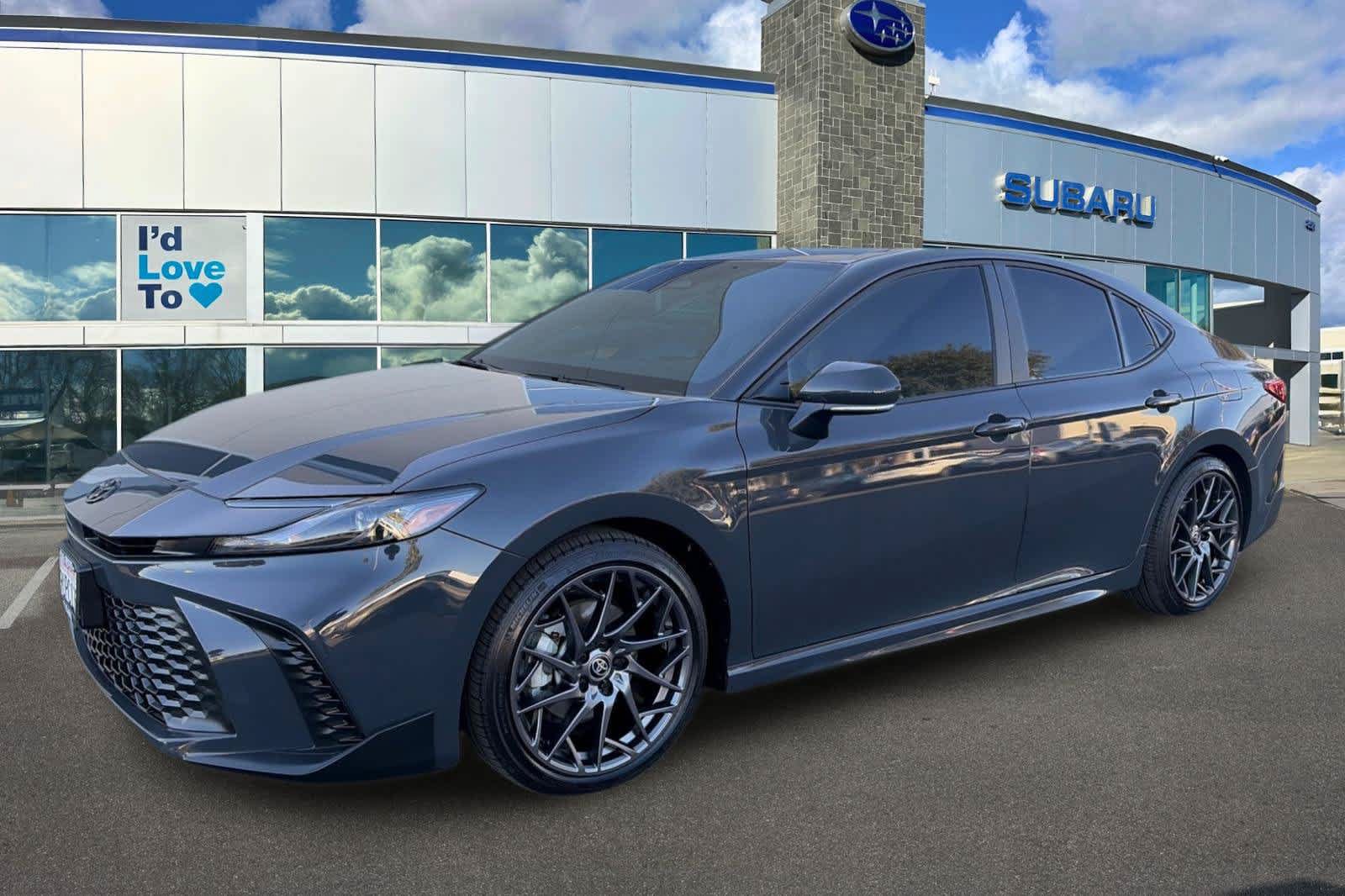 Used 2025 Toyota Camry SE FWD image 1