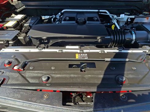 Used 2025 Chevrolet Colorado Z71 AWD/4WD image 27