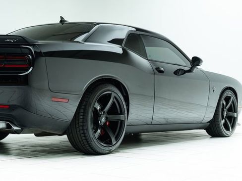 Used 2016 Dodge Challenger SRT Hellcat image 12