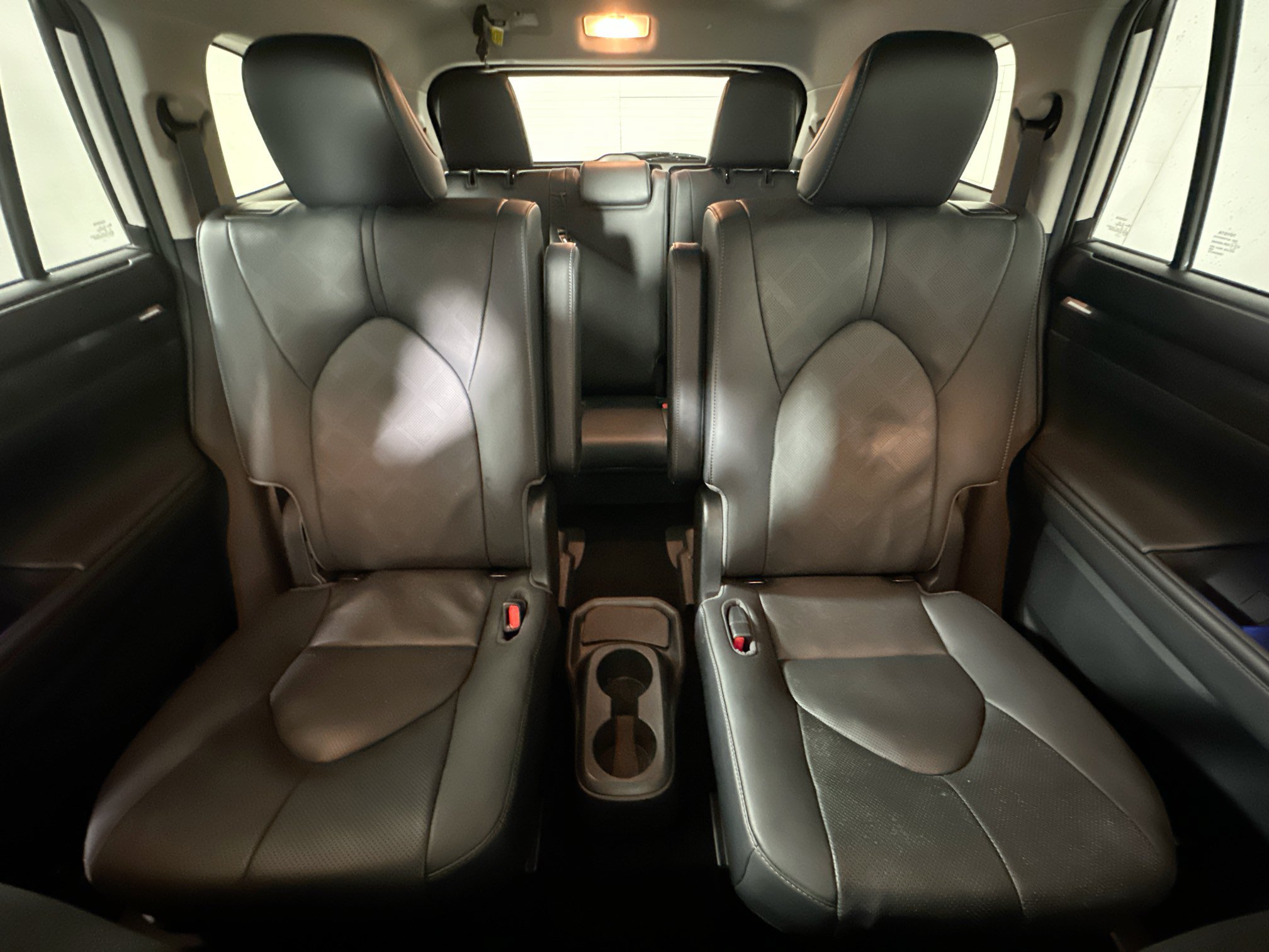 Used 2020 Toyota Highlander Platinum AWD/4WD image 30