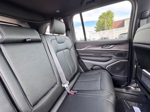 New 2026 Jeep Grand Cherokee Limited AWD/4WD image 22