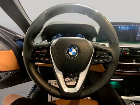 Used 2023 BMW 530e xDrive w/ Premium Package AWD/4WD image 5