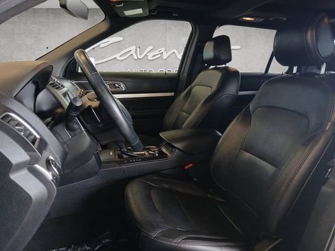 Used 2017 Ford Explorer XLT w/ Equipment Group 202A AWD/4WD image 20