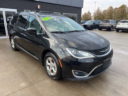 Certified 2018 Chrysler Pacifica Touring-L image 1