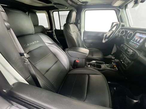 Used 2022 Jeep Wrangler Unlimited Sahara w/ Cold Weather Group image 27