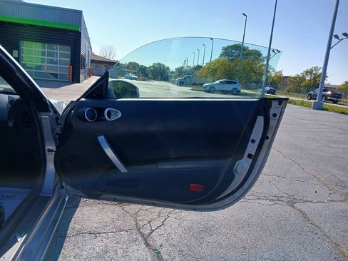 Used 2005 Nissan 350Z Base 2dr Coupe RWD image 11