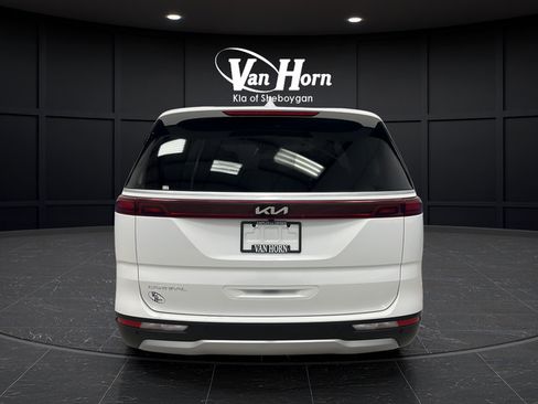 Used 2024 Kia Carnival LX FWD image 6