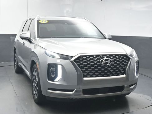 Used 2022 Hyundai Palisade Calligraphy image 2