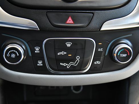 Used 2021 Chevrolet Equinox LS FWD image 19