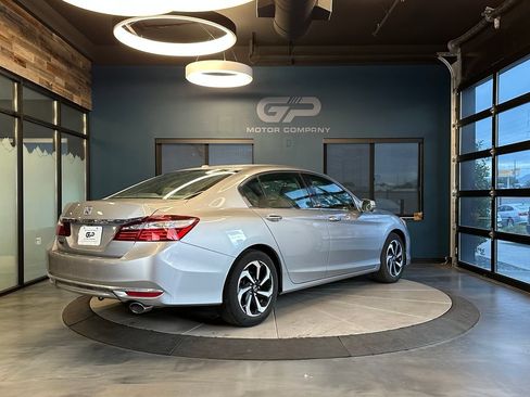 Used 2017 Honda Accord EX-L image 3