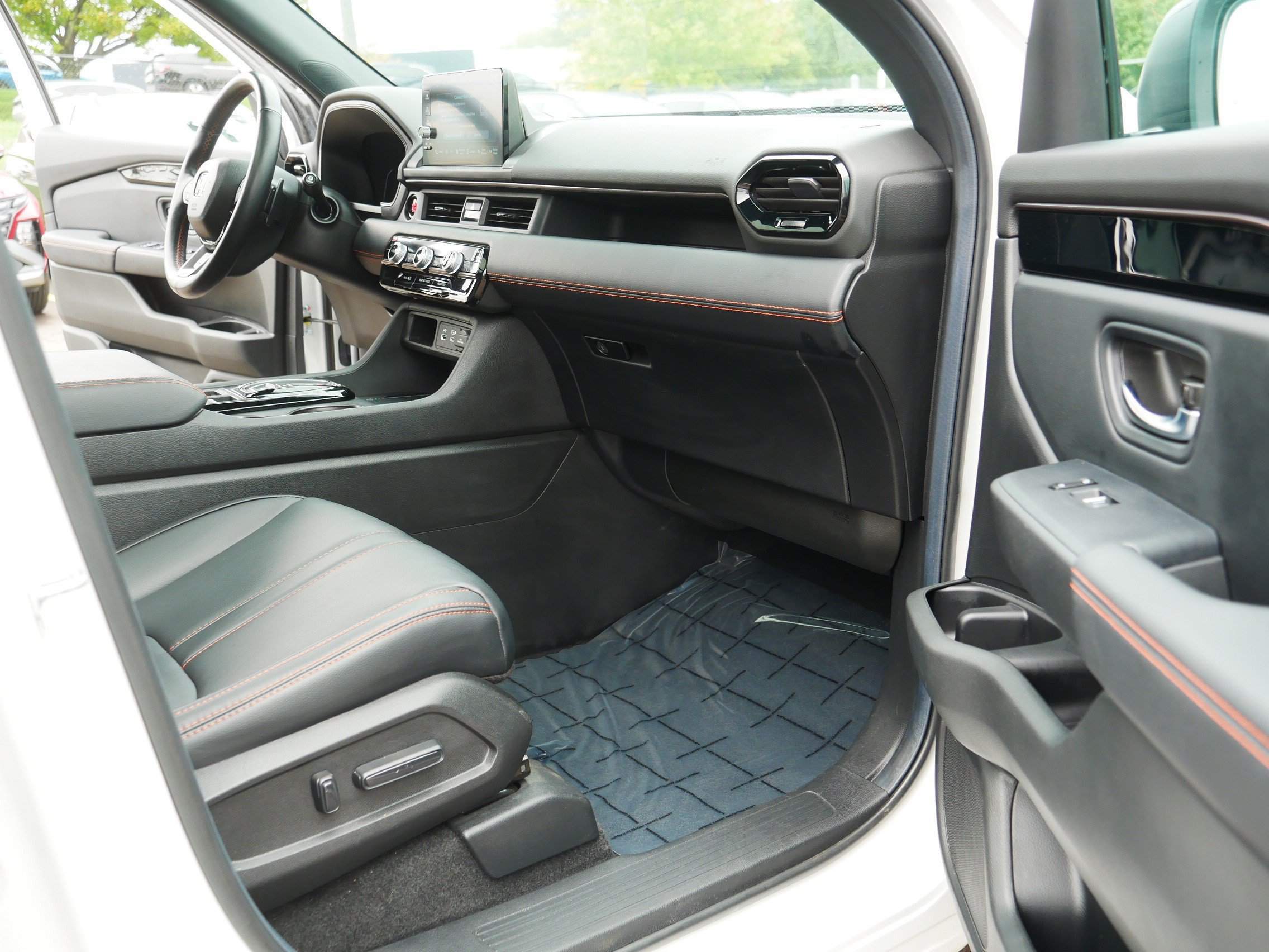 Used 2025 Honda Pilot TrailSport image 20