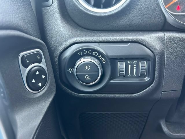 Used 2021 Jeep Gladiator Overland w/ Popular Equipment Package AWD/4WD image 23