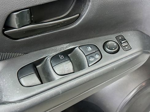 Used 2020 Nissan Kicks S image 18