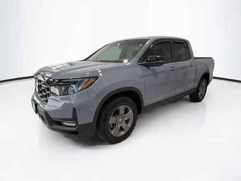 Used 2025 Honda Ridgeline TrailSport image 3